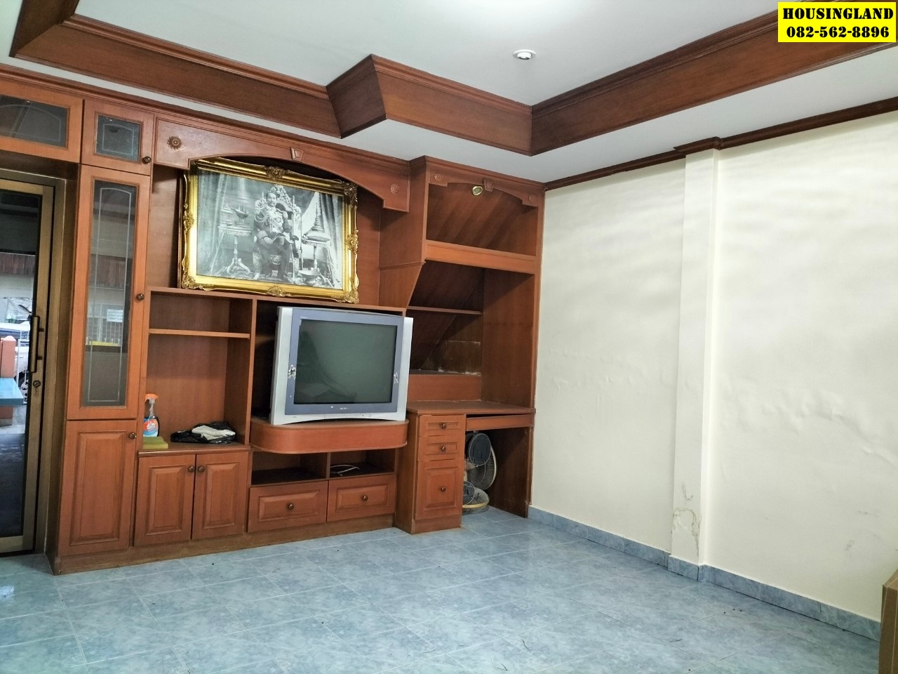 ขายบ้าน 2 ชั้น หมู่บ้านซอยพหลโยธิน 46 แยก 11 ย่านวัดบางบัว  ถนนพหลโยธิน แขวงเสนานิคม เขตจตุจักร กรุงเทพมหานคร 